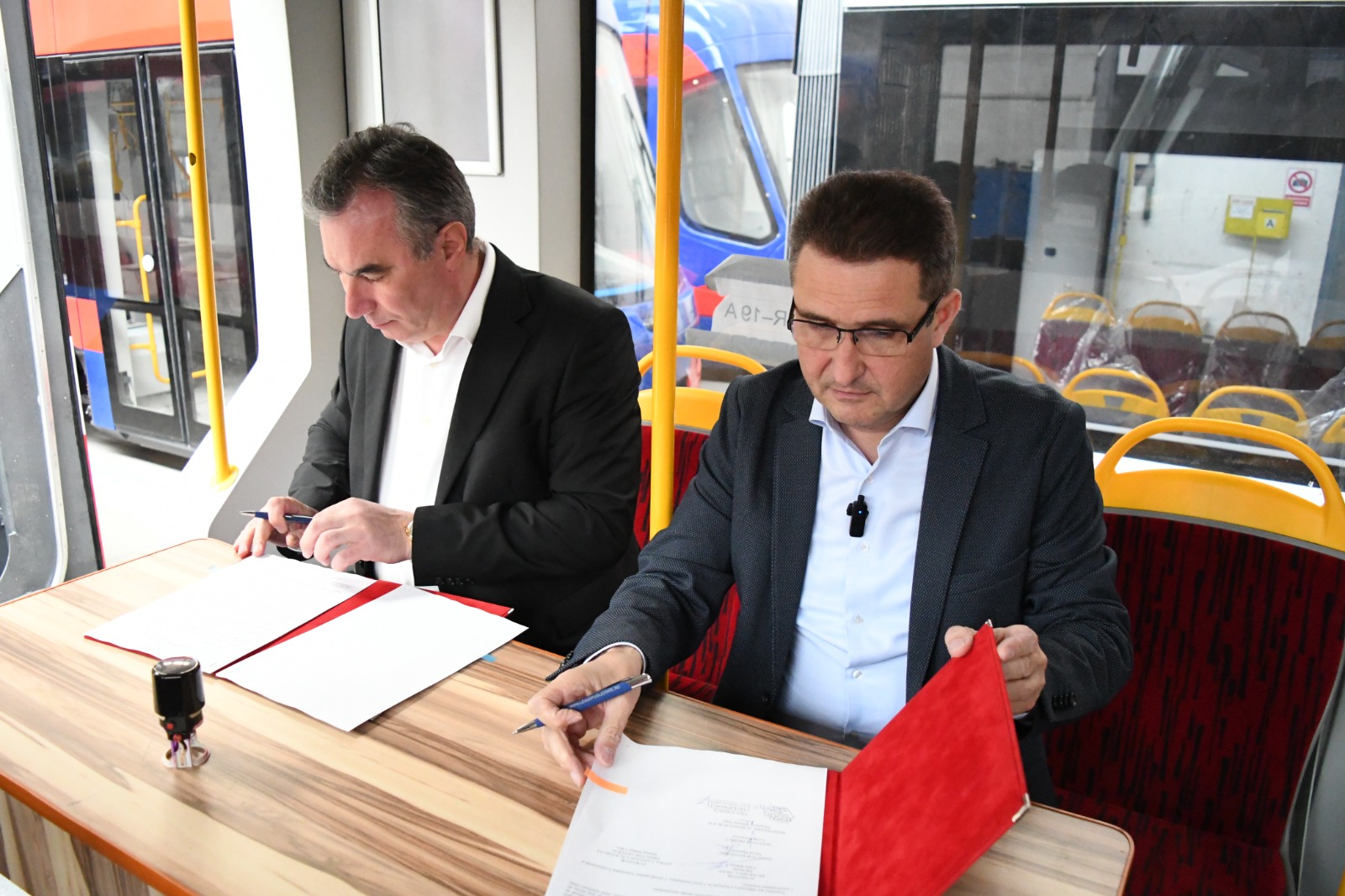 semnare contract 2350 kB semnare contract 2